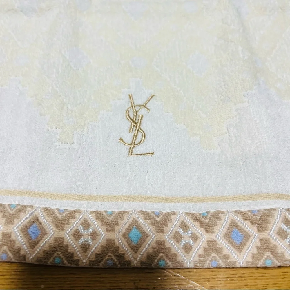 Yves Saint Laurent YSL Logo Beige & White Face/Hand Towel 35 cm x 35 cm